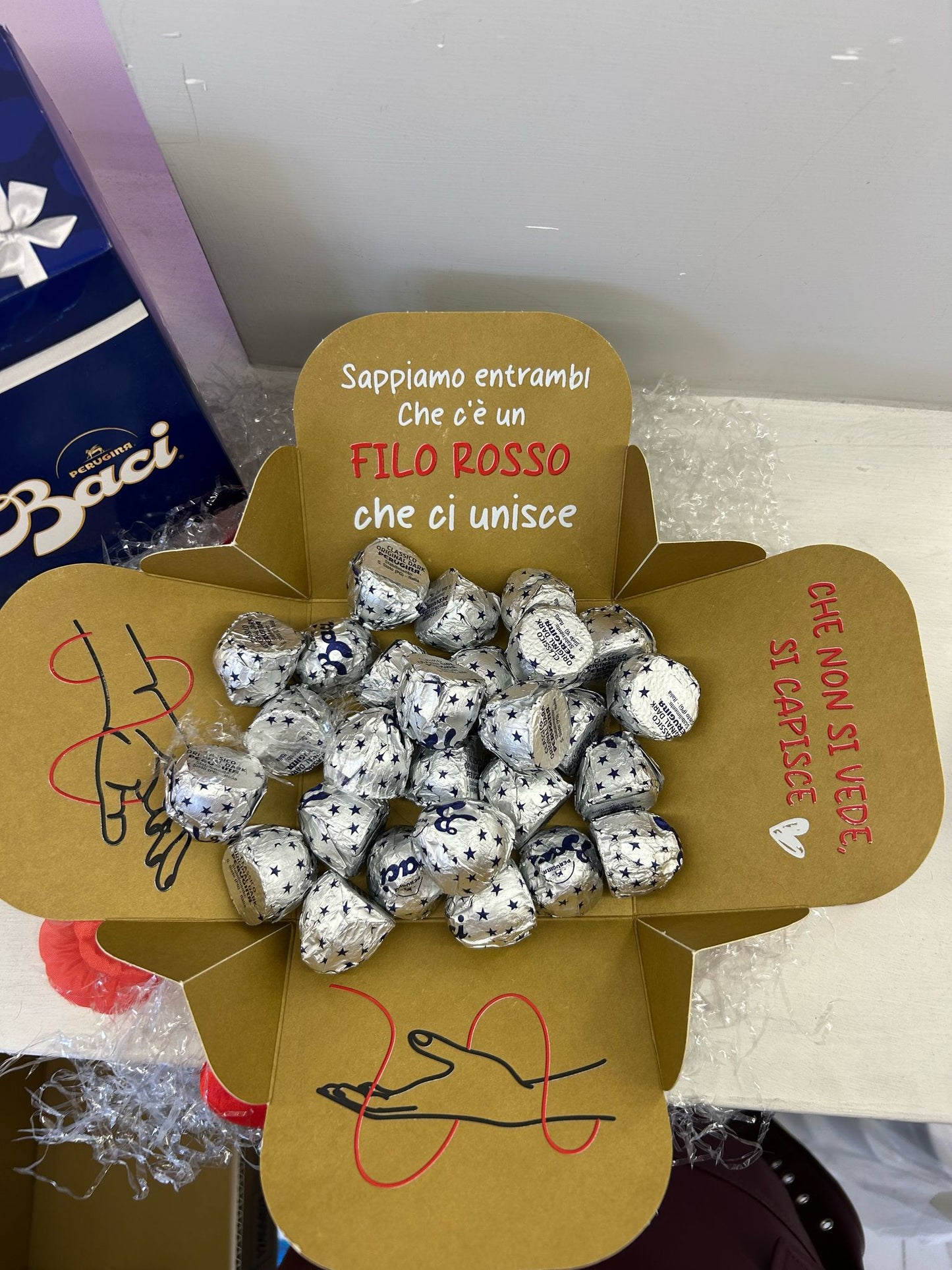 Filo rosso - scatola baci