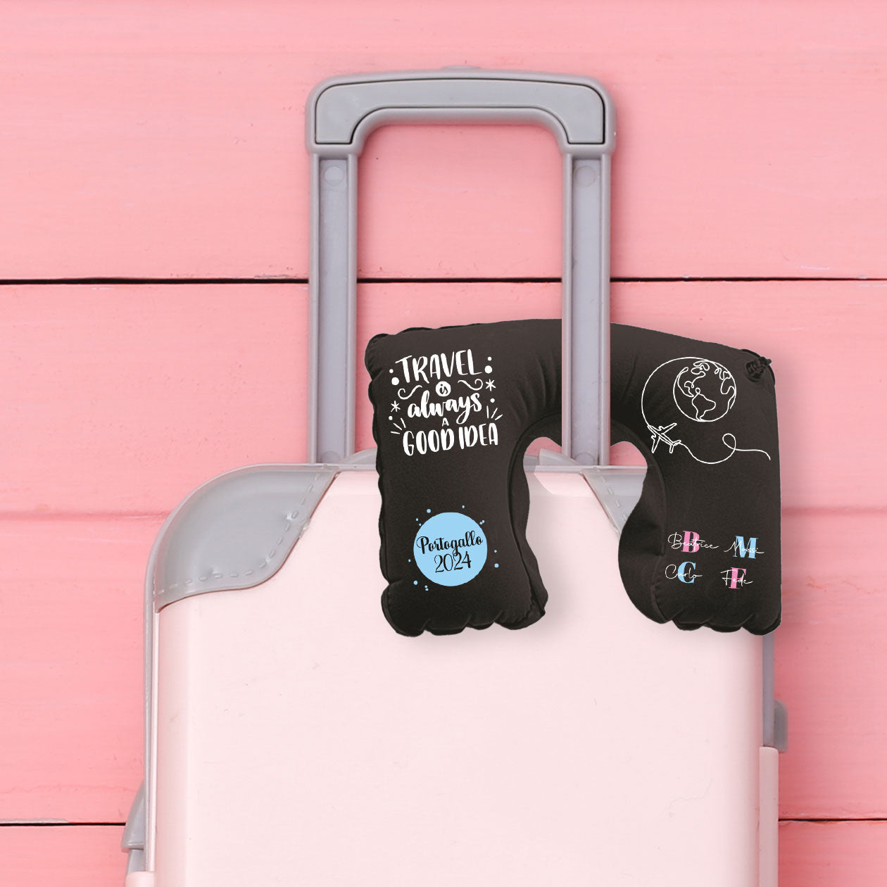 Travel always a good idea - Cuscino da viaggio - personalizzato con nomi e periodo