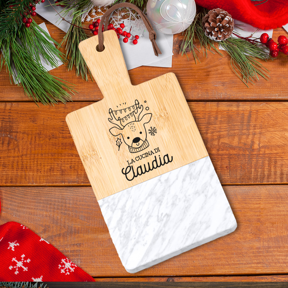 La cucina di... - Tagliere in marmo e bamboo naturale - personalizzato con nome