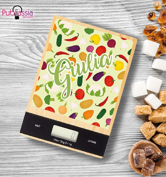 Kitchen - Bilancia Da Cucina Digitale Personalizzata con Nome Idea Regalo Cibo Casa Natale