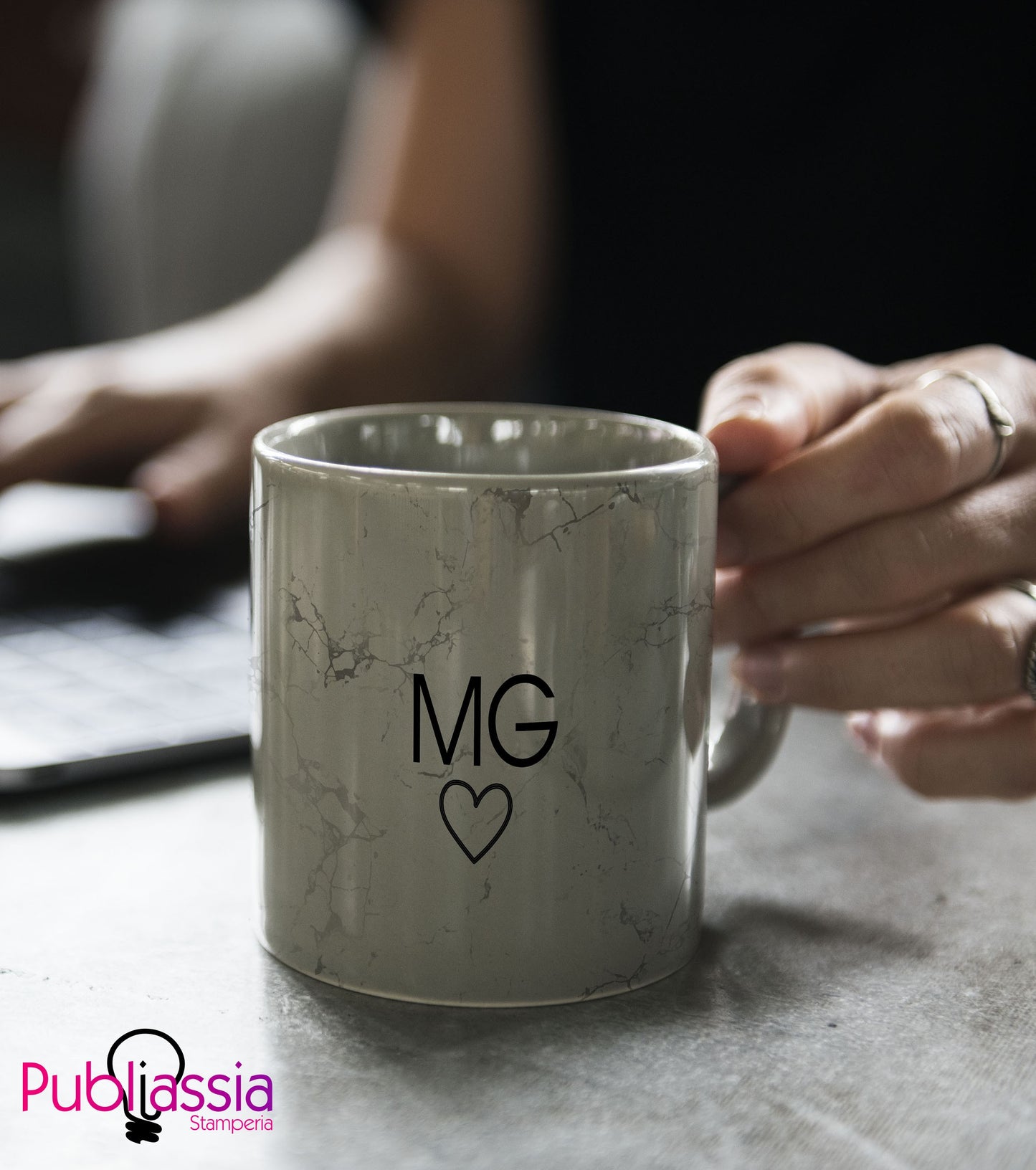 Tazza personalizzata con base in marmo e iniziali