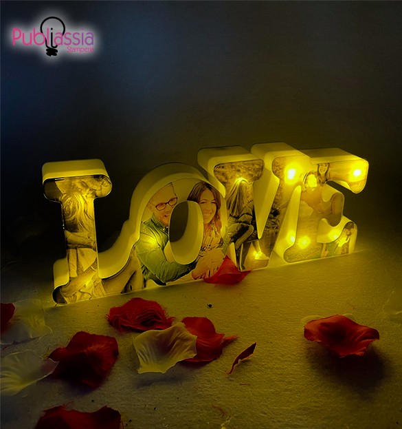 Letters of Love - Scritta Love illuminata con inserto in plexiglass personalizzata con foto