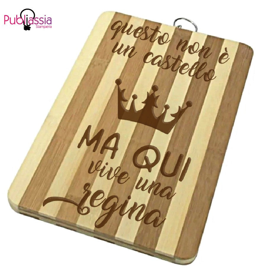 Ma qui vive una regina - Tagliere in Legno Personalizzato - idea regalo festa della mamma