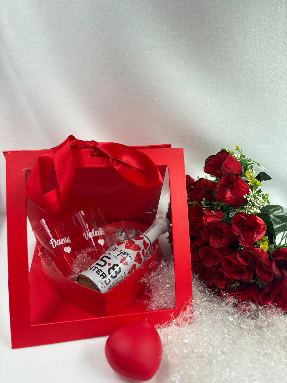 Happy Valentine's Day - Box con spumantino e calici personalizzati con nomi
