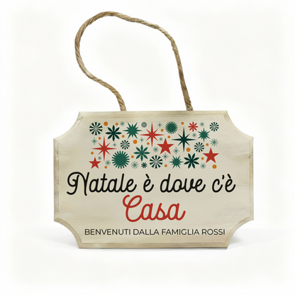 Natale è dove c'è casa - fuoriporta in legno - personalizzato con cognome