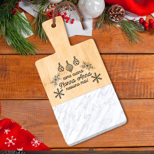 Nonna in cucina - Tagliere in marmo e bamboo naturale - personalizzato con nome