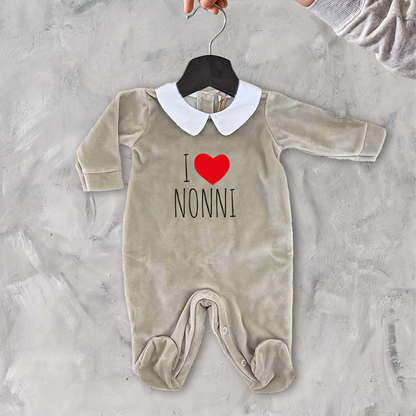 I love nonni - Pagliaccetto Neonato in Ciniglia con Colletto Bianco