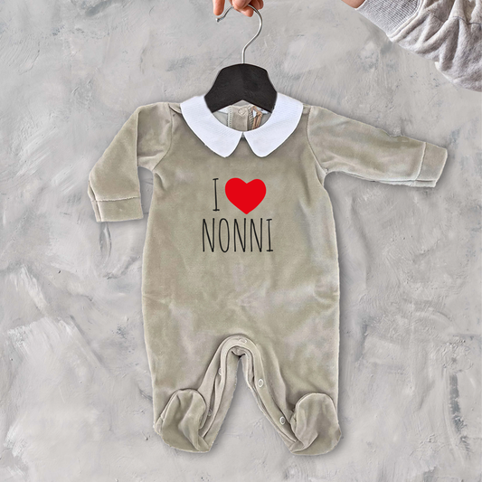I love nonni - Pagliaccetto Neonato in Ciniglia con Colletto Bianco