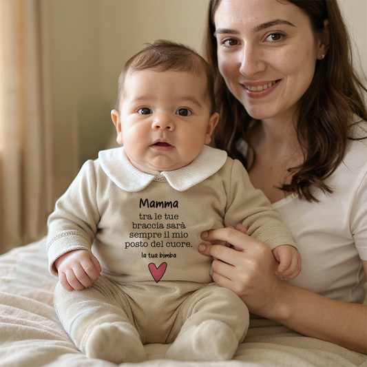 Tra le braccia di mamma - Pagliaccetto Neonato in Ciniglia con Colletto Bianco