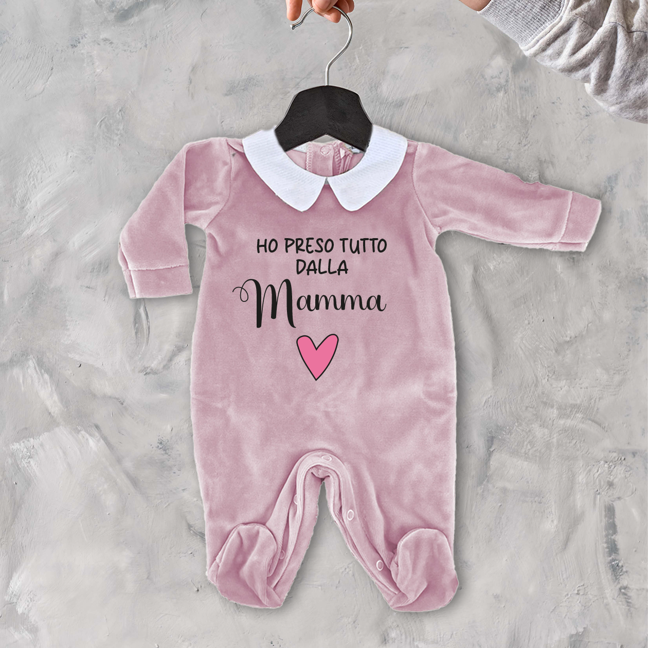 Ho preso tutto dalla mamma - Pagliaccetto Neonato in Ciniglia con Colletto Bianco