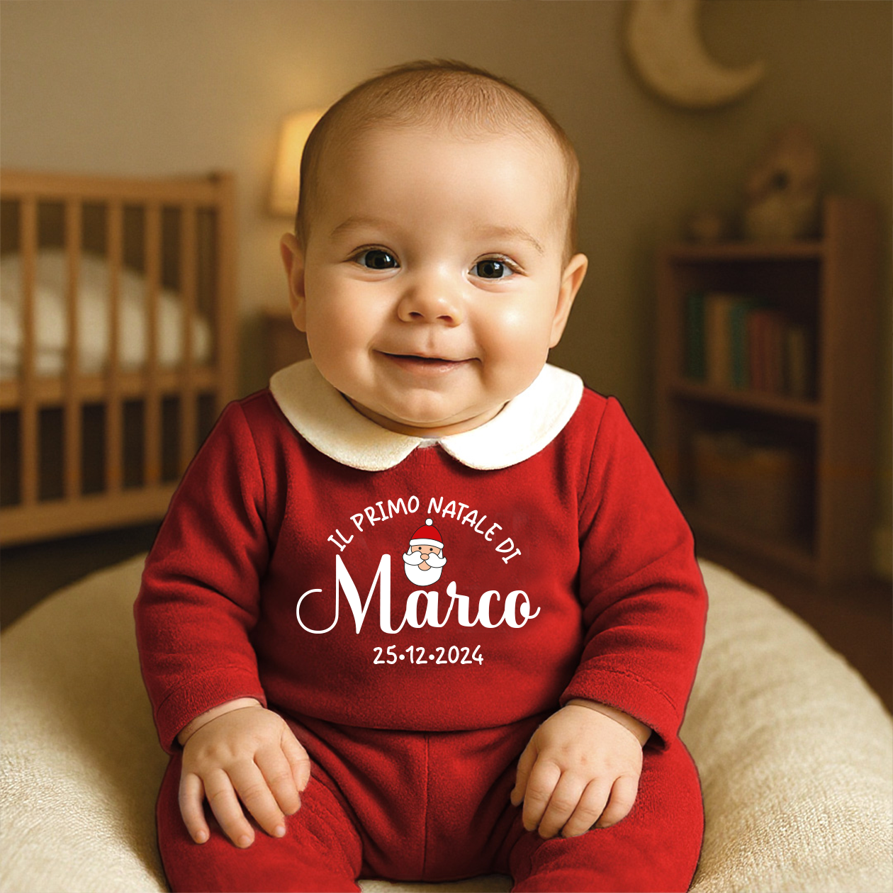 Il primo Natale di...  - Pagliaccetto Neonato in Ciniglia con Colletto Bianco - personalizzato con nome e data