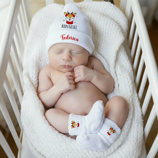 Buon Natale (renna) - Set Nascita Cappellino + Calzini - personalizzato con nome