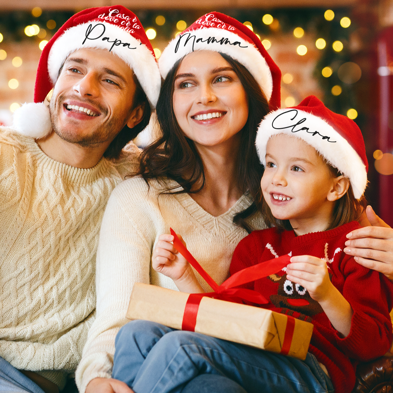 Casa è dove c'è la famiglia - Set composto da 5 Cappelli da Babbo Natale - personalizzati con nome