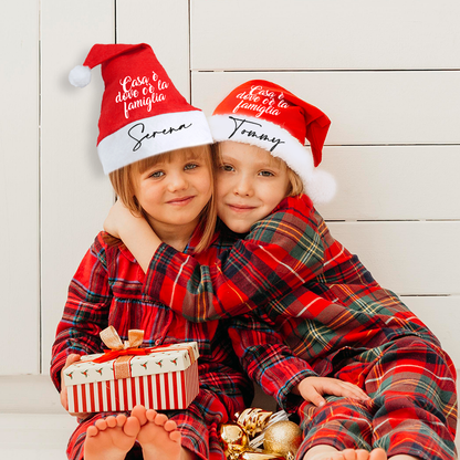 Casa è dove c'è la famiglia - Set composto da 5 Cappelli da Babbo Natale - personalizzati con nome