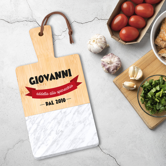 Addetto allo sparecchio - Tagliere in marmo e bamboo naturale - personalizzato con nome e data