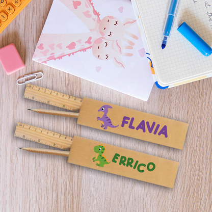 Dino - Kit cancelleria regalo in legno da 4 pezzi - personalizzato con nomi
