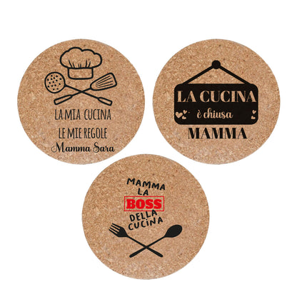 Mamma la boss della cucina - Set da 3 pezzi Sottopentola in sughero naturale 19cm
