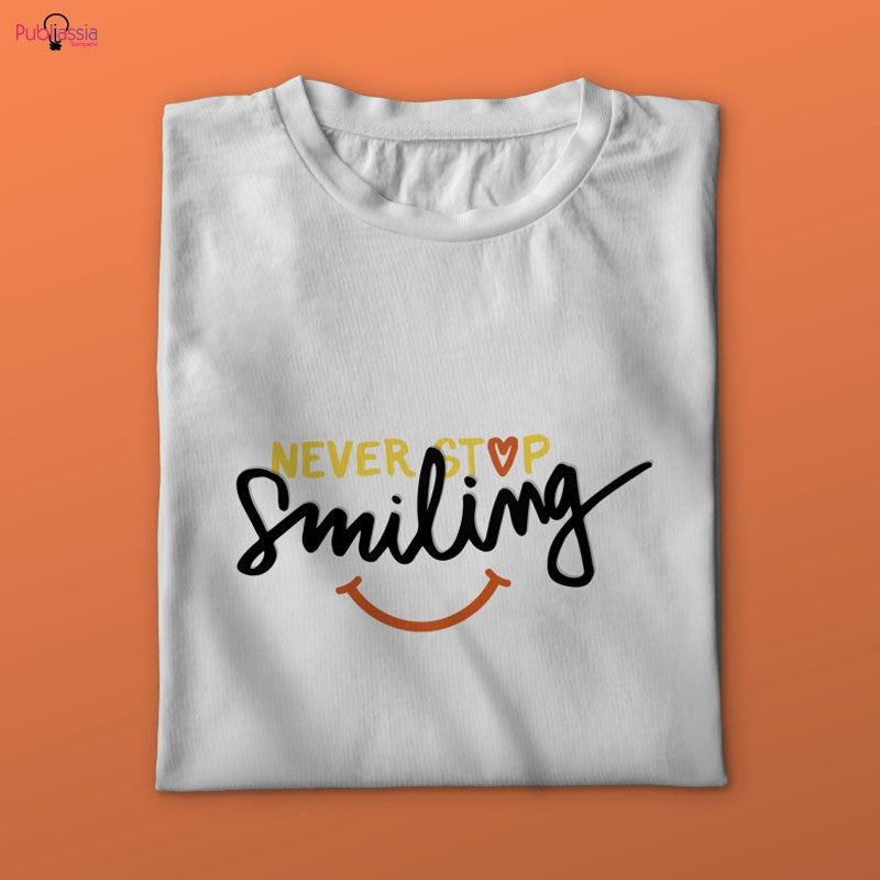 Never stop smiling - T-shirt
