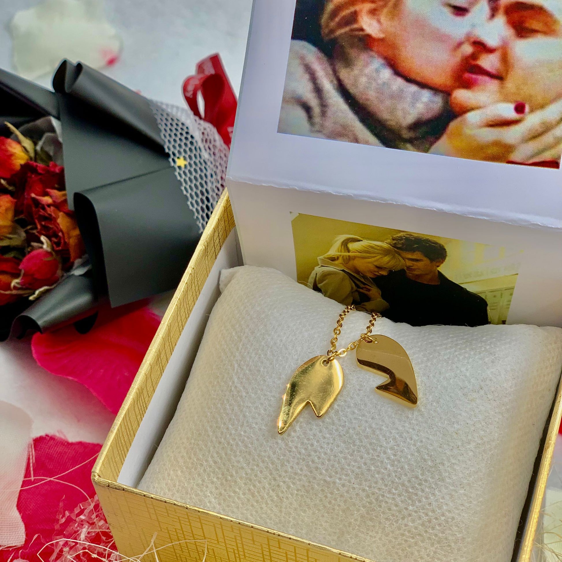 Mini Box con collana - Scatola con personalizzazione iniziali in plexiglass e foto.