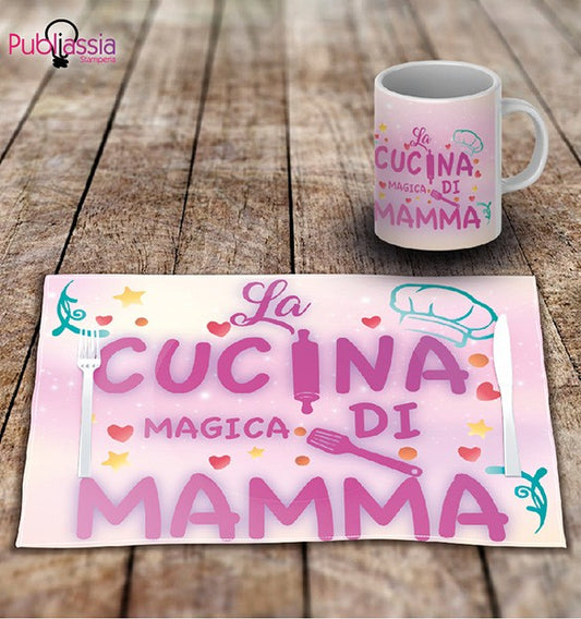 La magica cucina di mamma - Tovaglietta in tessuto lavabile + tazza - idea regalo festa della mamma